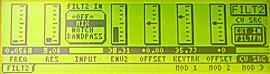 Filt zevnit. Mezi rezonanc a ENV2 se nastavuje zdroj filtru, nalevo se zapn modulace z osciltoru a/nebo externho zdroje