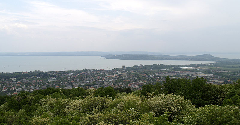 Maarsko 08-05<br>Pohled na st Balatonfredu, vpravo je vbek s obc Tihany a nejizm mstem Balatonu