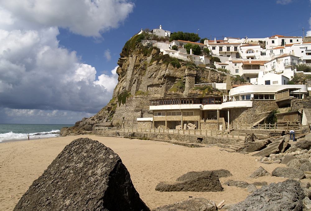 Malebn msteko kousek na sever od Cabo da Roca