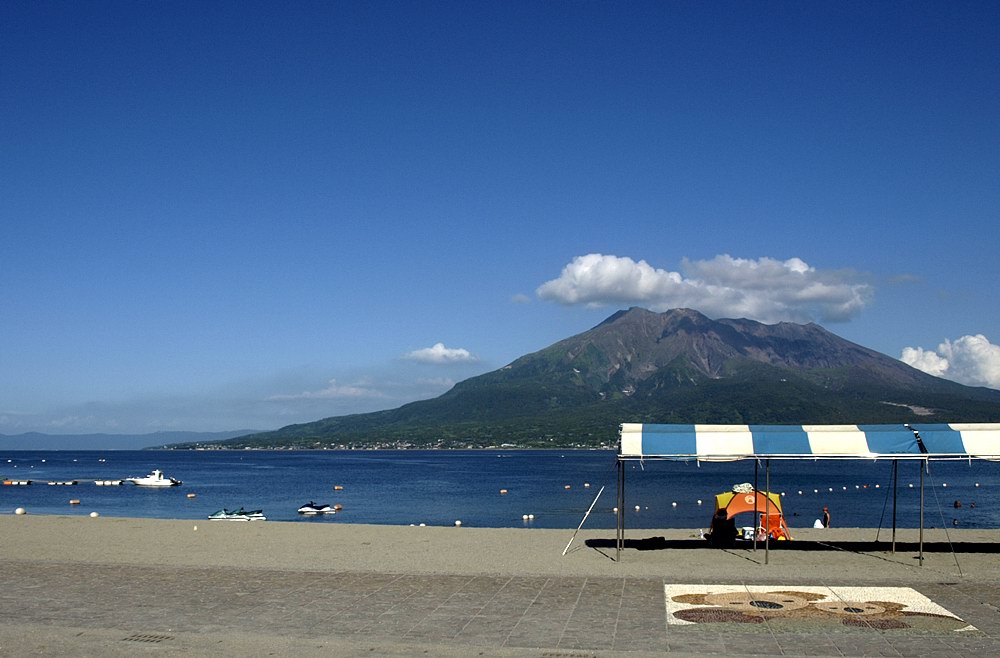 Vynikajc pl pes sopkou Sakurajima. Tady jsme pr hodin strvit museli;)