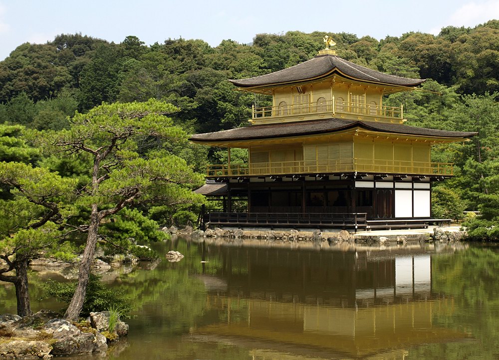 Kinkaku-ji temple neboli Zlat pavilon na severozpad msta