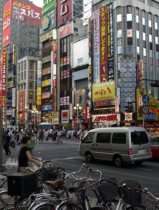 Sjinjuku v pozdnm odpoledni. Totln blzinec;)