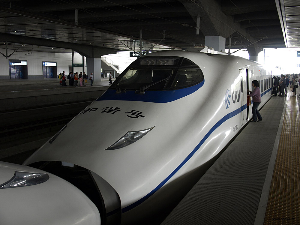 Nozomi? Nee, čínský vlak třídy G a D, 320 km/h.