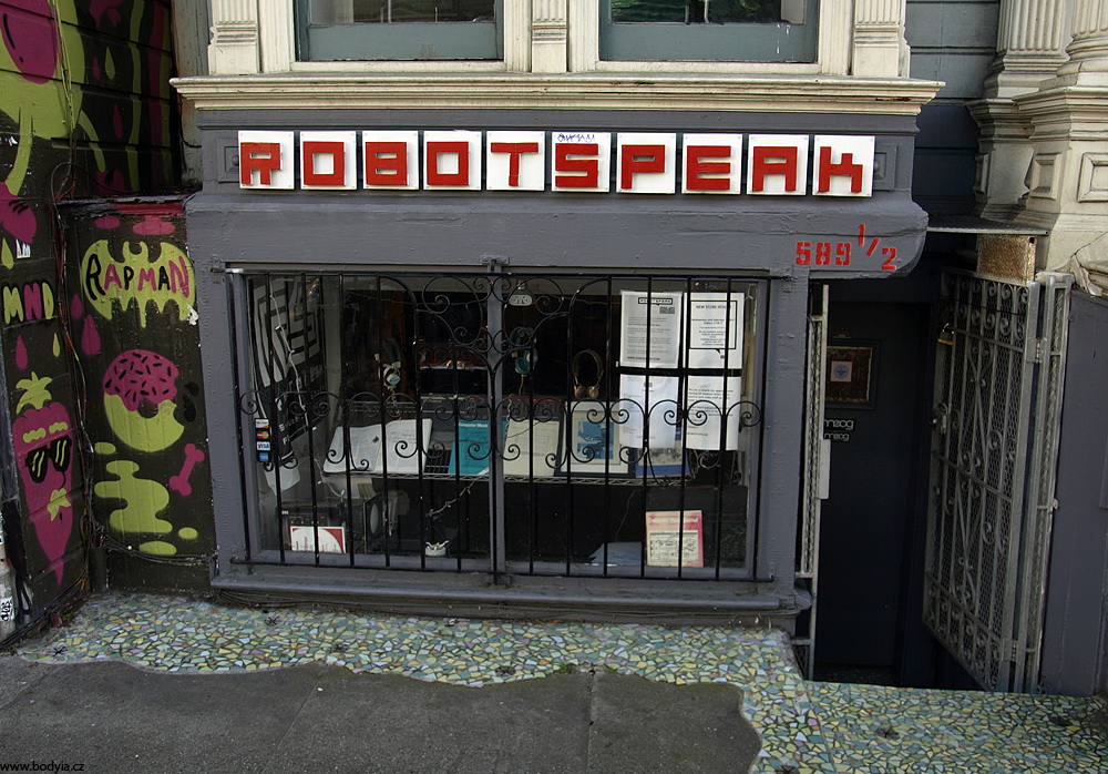 Robotspeak - jediný synthesizer store ve městě.