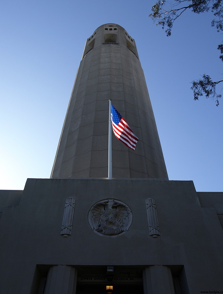 Coit Tower v Pioneer parku