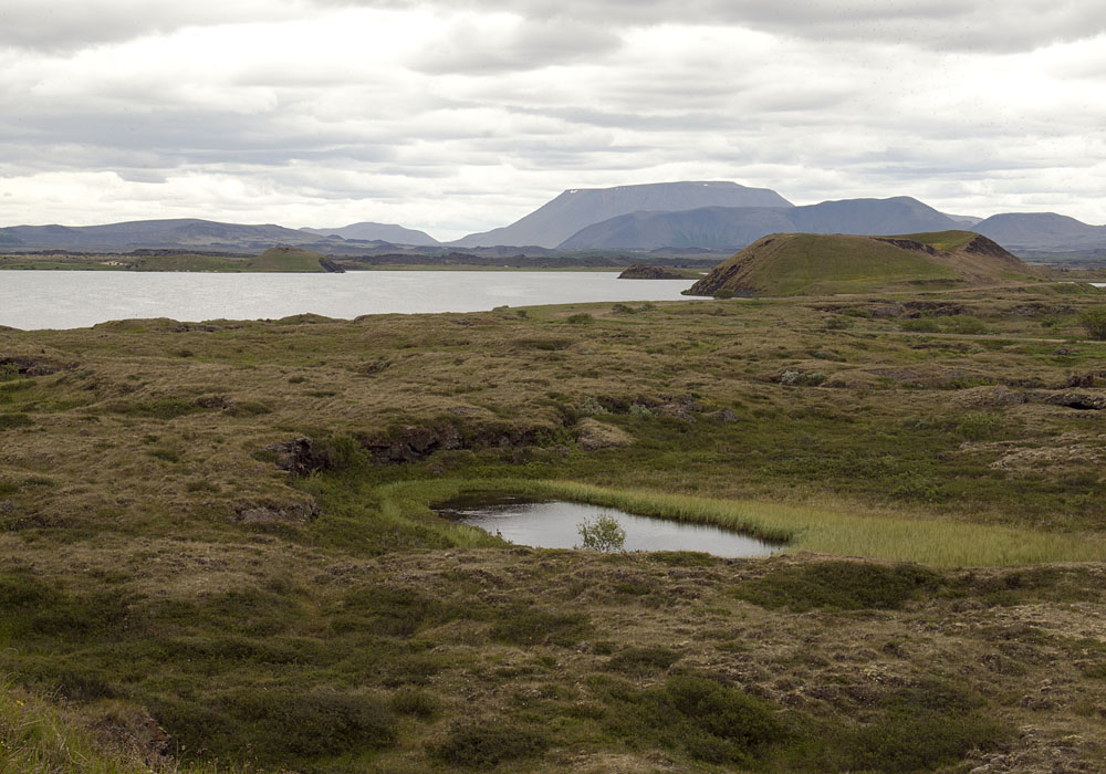 Jezero pi pohledu z hory Nmaskarð