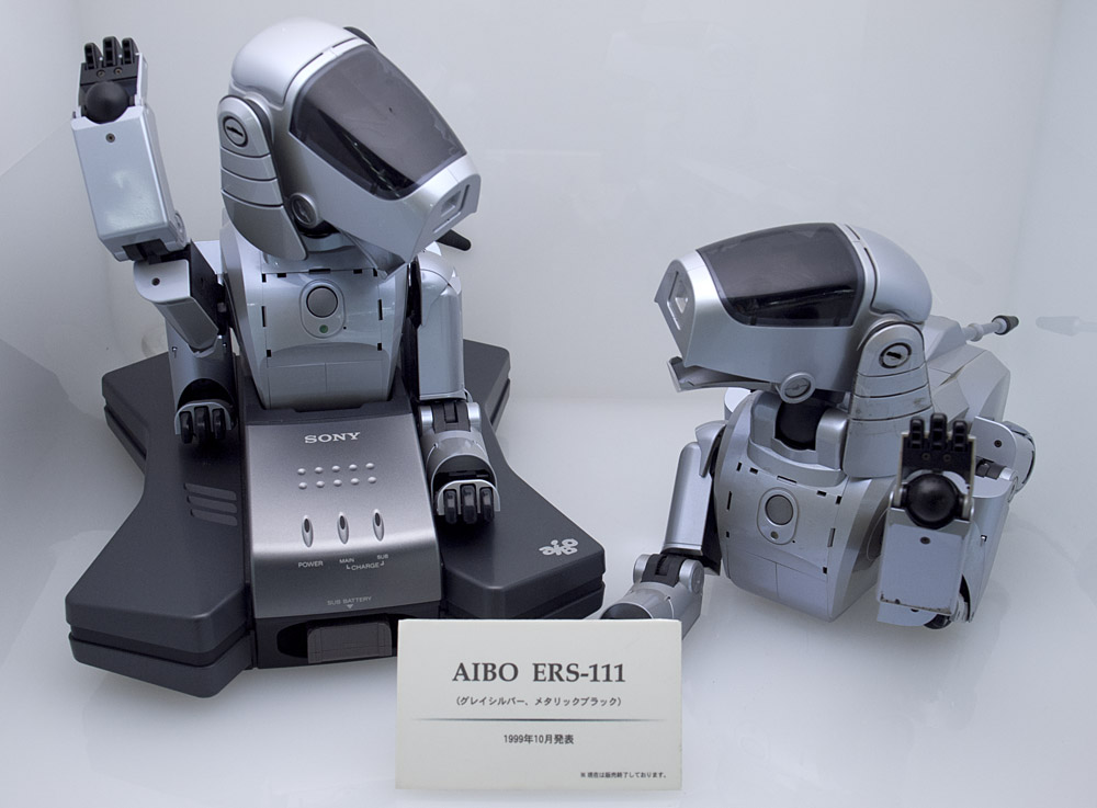 Robosquare a prvn generace Aibo